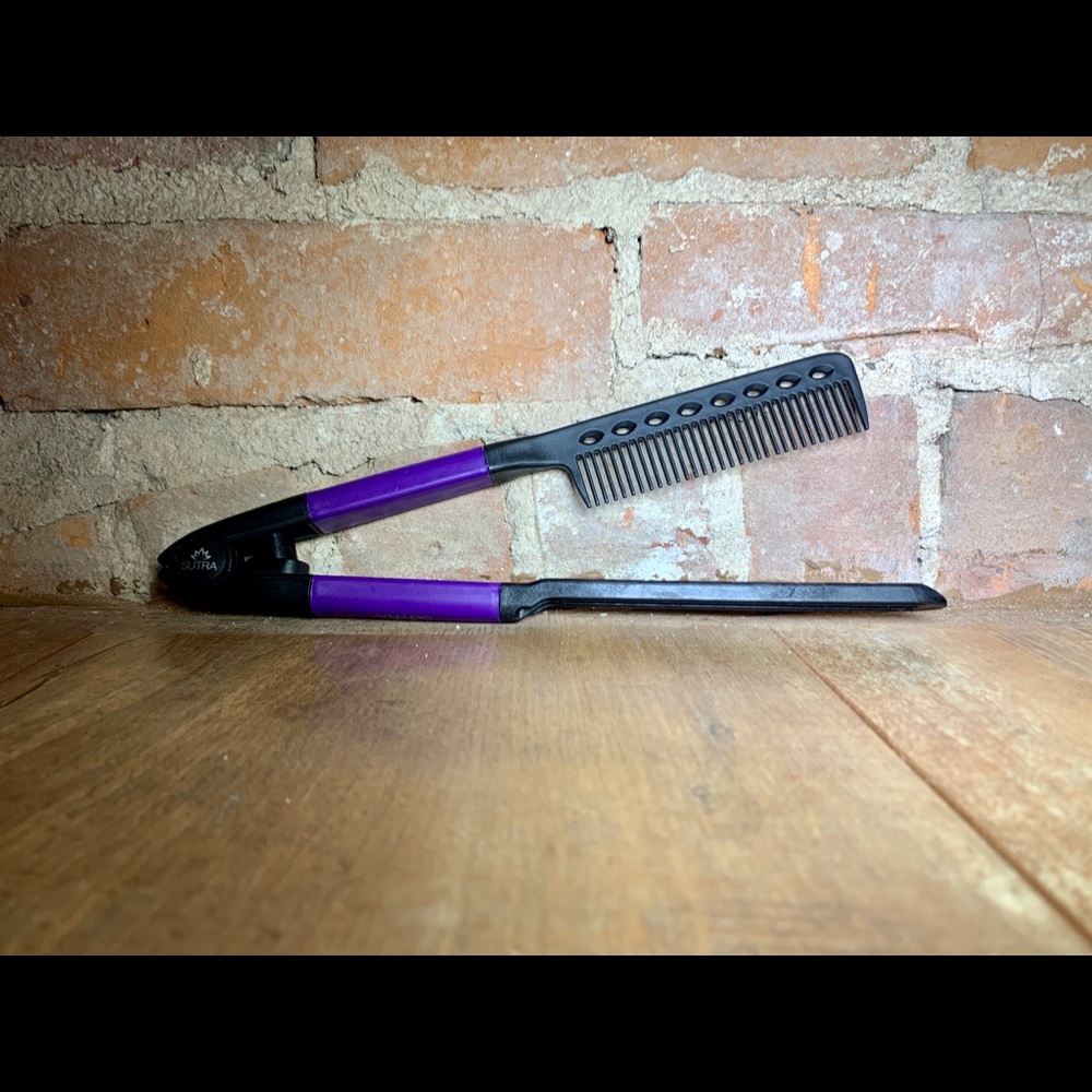 297. SUTRA beauty Styling Comb with Fine Tooth Brush Features